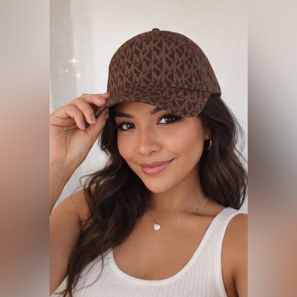 ✨🤎 Michael Kors Monogram Cap – Brown 🤎✨